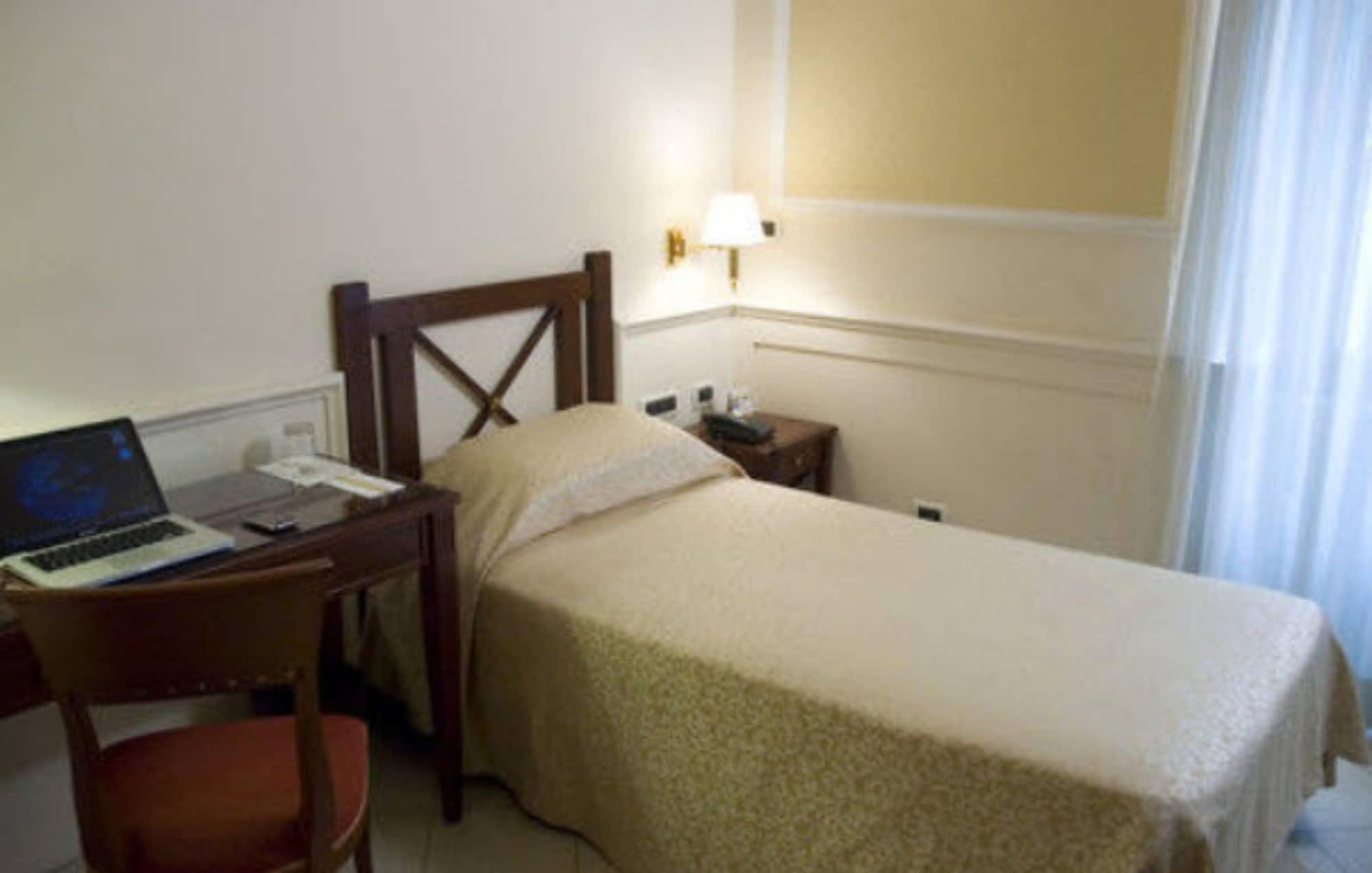 ปาลัสโซ คาร์ดินาลเซซิ Hotel โรม ภายนอก รูปภาพ