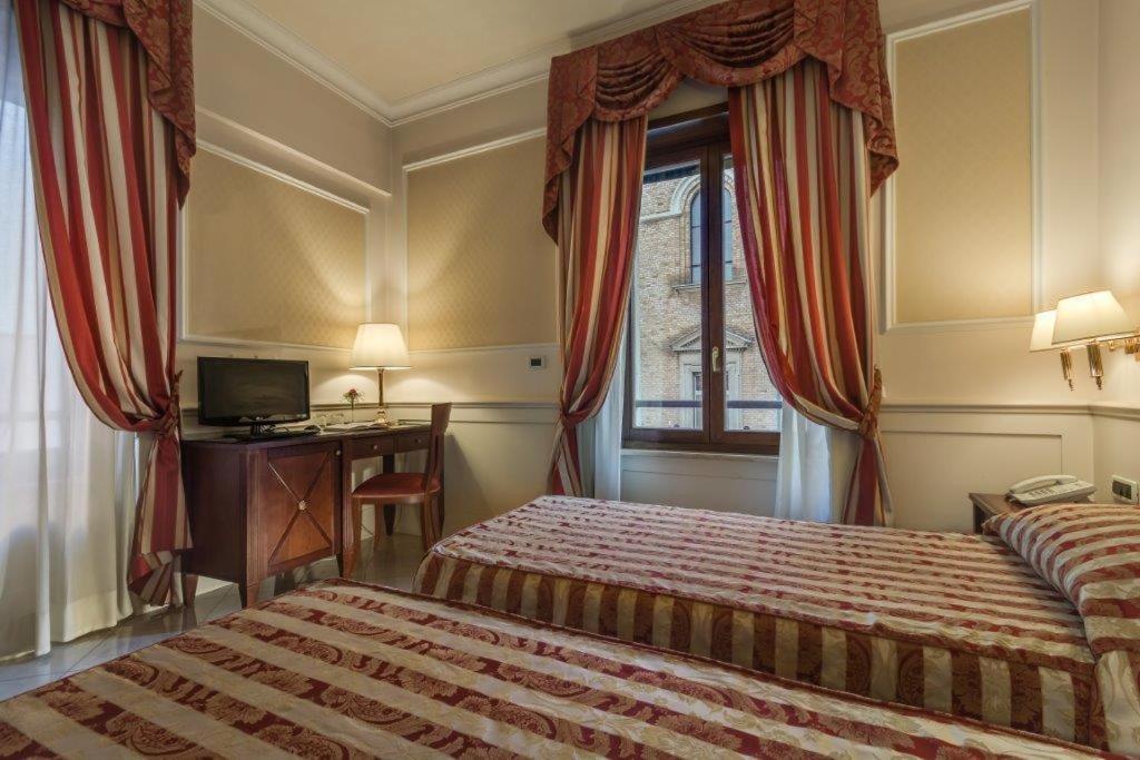 ปาลัสโซ คาร์ดินาลเซซิ Hotel โรม ภายนอก รูปภาพ