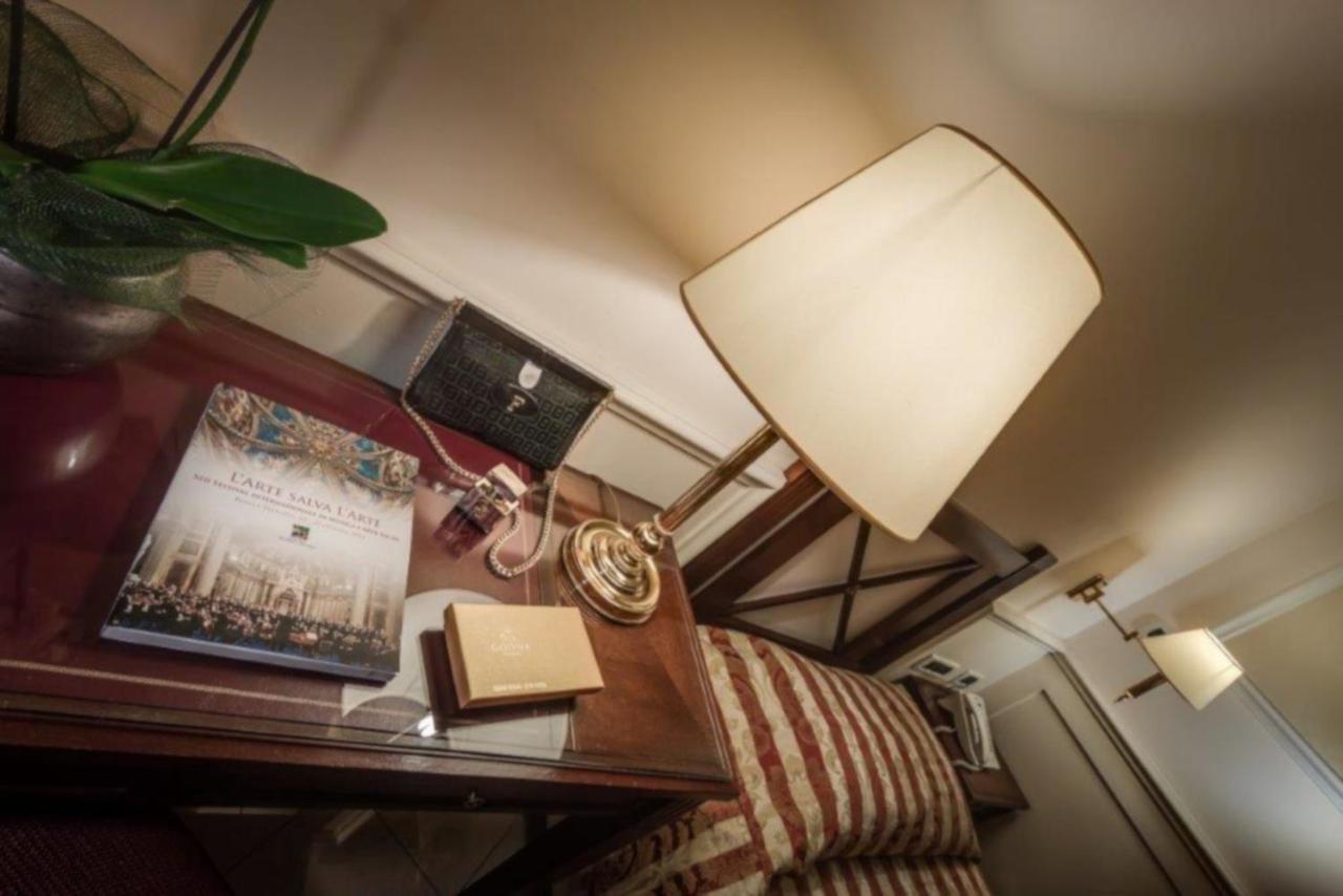 ปาลัสโซ คาร์ดินาลเซซิ Hotel โรม ภายนอก รูปภาพ