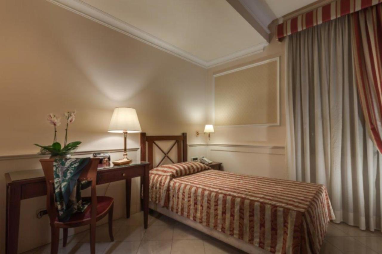 ปาลัสโซ คาร์ดินาลเซซิ Hotel โรม ภายนอก รูปภาพ