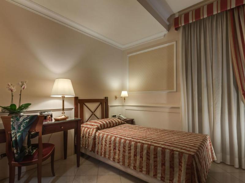 ปาลัสโซ คาร์ดินาลเซซิ Hotel โรม ภายนอก รูปภาพ